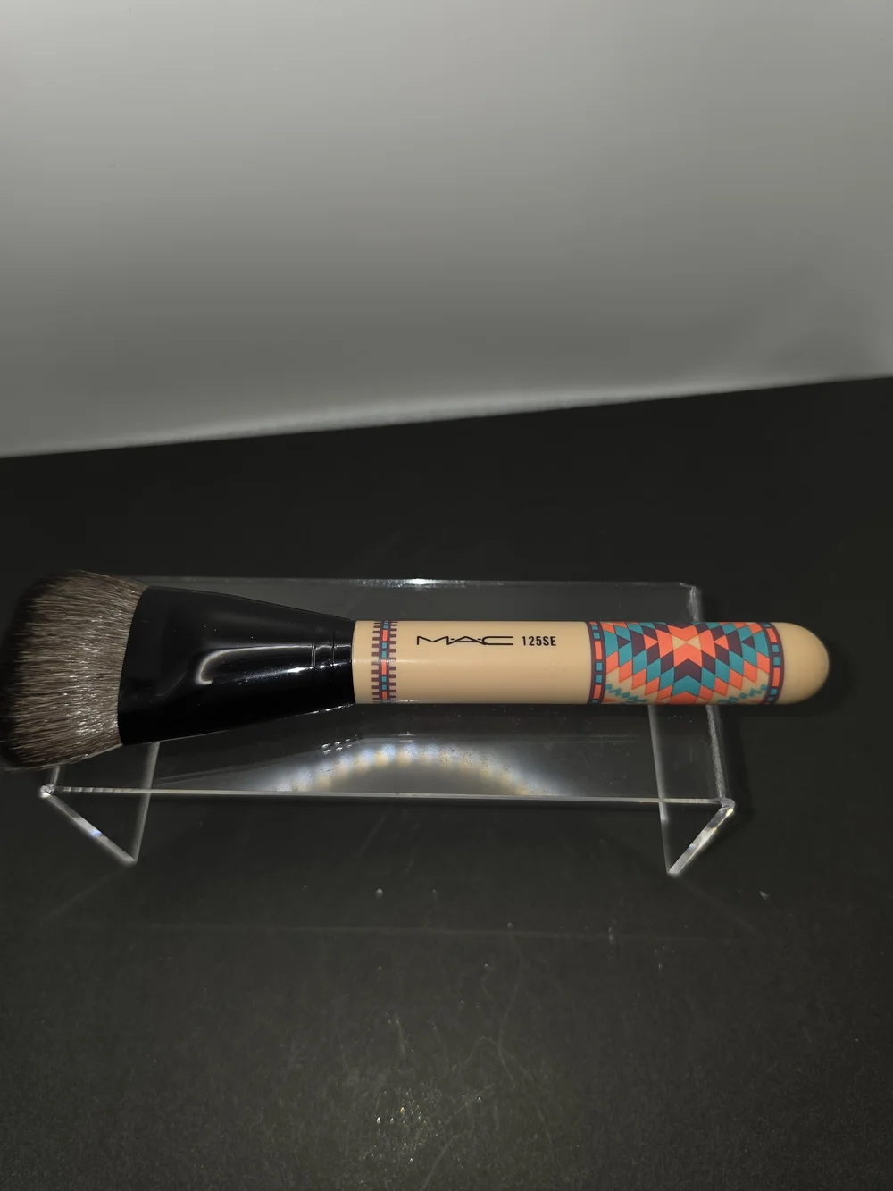 LIMITED EDITION MAC 125SE SPLIT FIBRE BRUSH - VIBE TRIBE COLLECTION EDITION